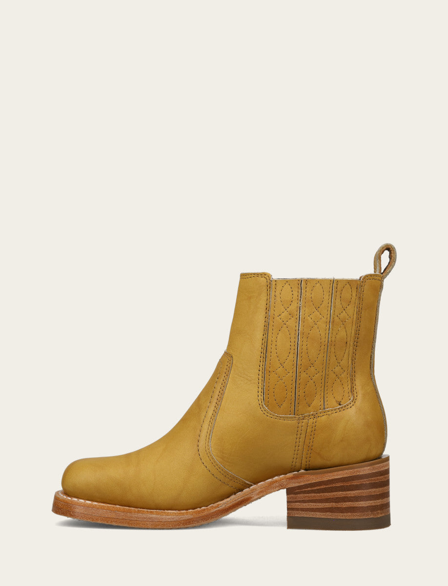 Women's Banana Campus Chelsea Booties Banana - Frye