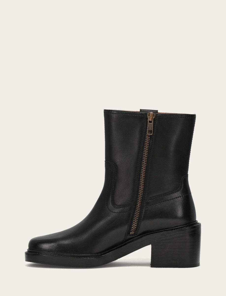 Women's Black Kate Short Inside Zip Boot Black - Frye