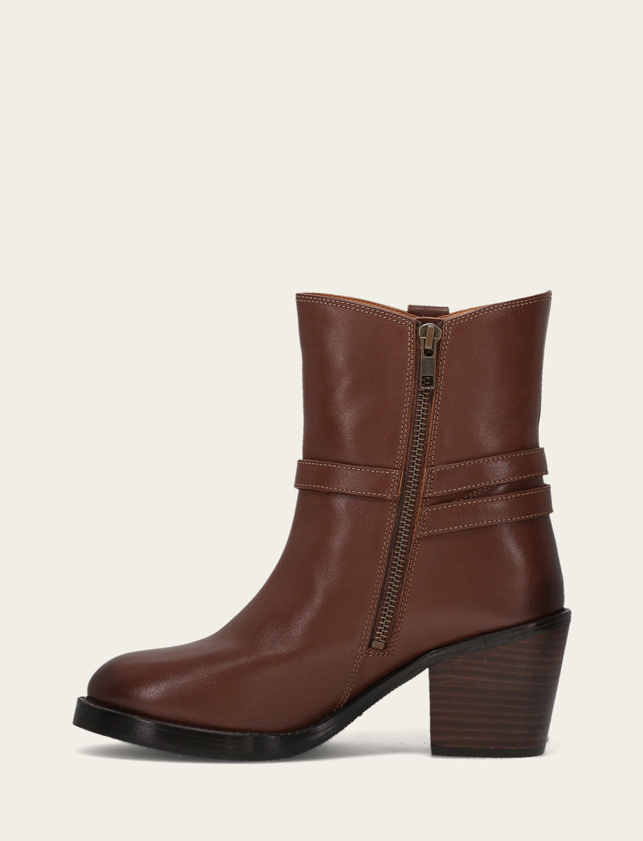 Women's Walnut Rylee Belted Inside Zip Boot Walnut - Frye